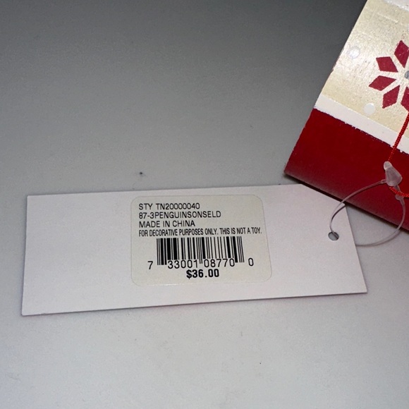 Penguin Trio on Sleigh Decor - Picture 4 of 5